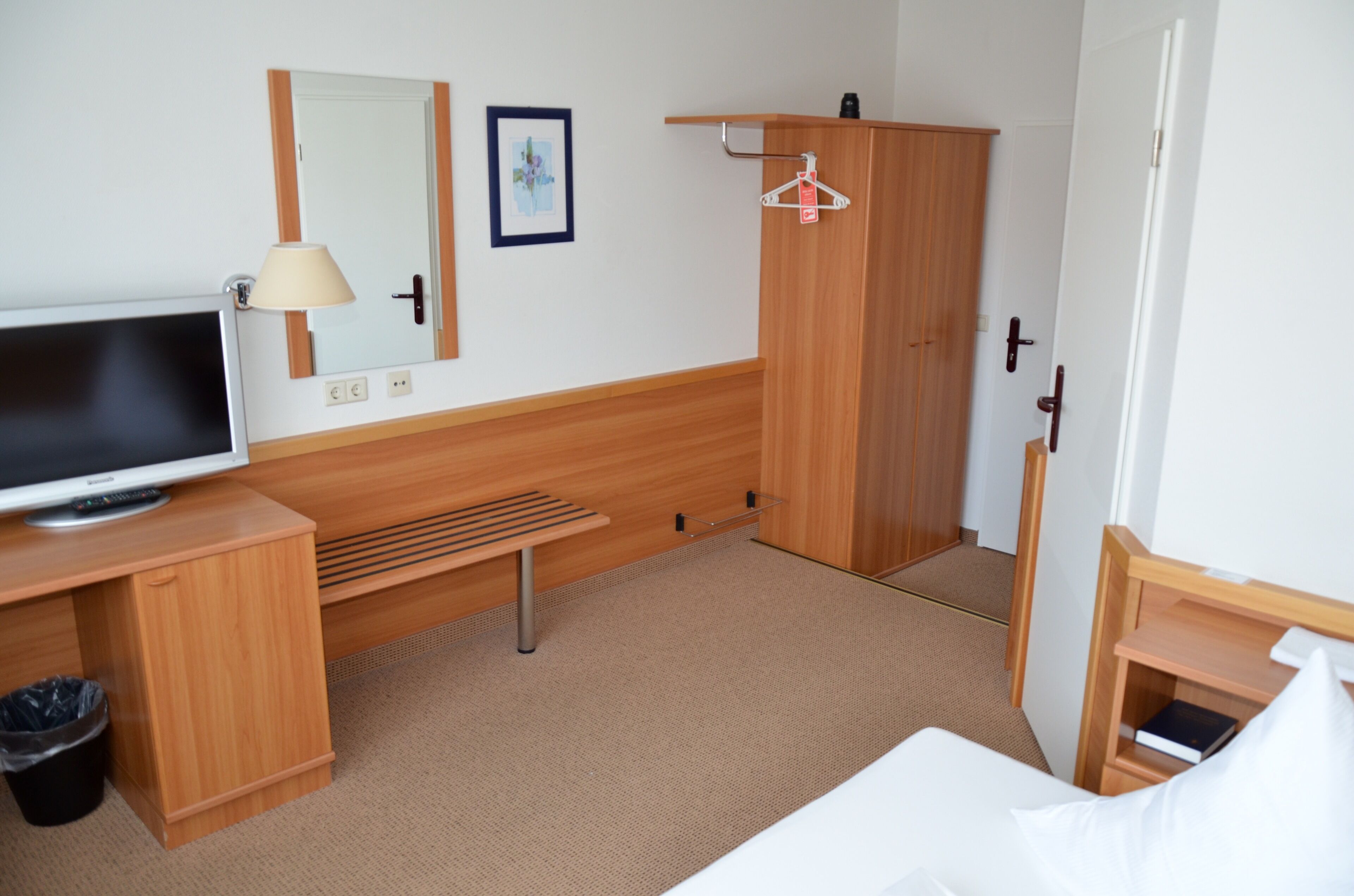single room | iron/ironing board, free wifi, bed sheets