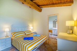 5 عدّة غرف نوم ومكواة/لوح كي وواي فاي وملاءات أسرّة