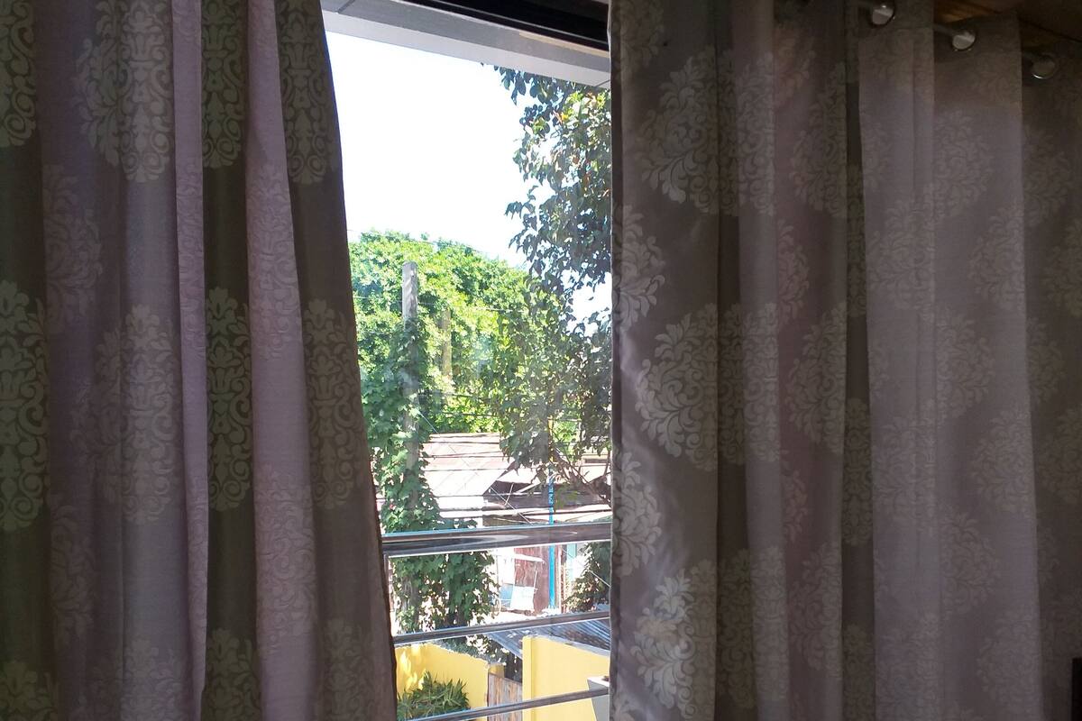 In-room safe, iron/ironing board, bed sheets