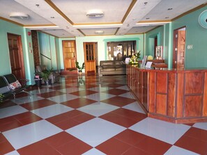 Coin salon dans le hall