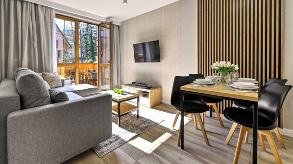 Apartament (3E/16) | Area keluarga | TV layar datar