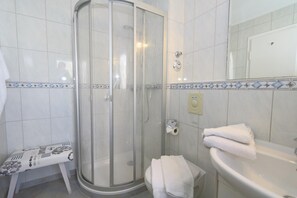 Shower, towels