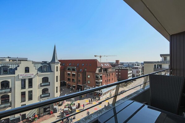 Unclassified image, 1 of 11, button