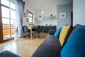 Apartament (9) | Cuina privada | Frigorífic, placa de cuina i bullidora elèctrica