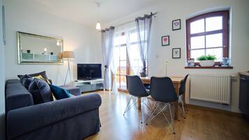 Apartment (9) | Living room | Flat-screen TV