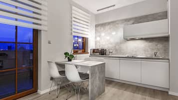 Apartment (5) | Private kitchen | Fridge, stovetop, electric kettle, cookware/dishes/utensils