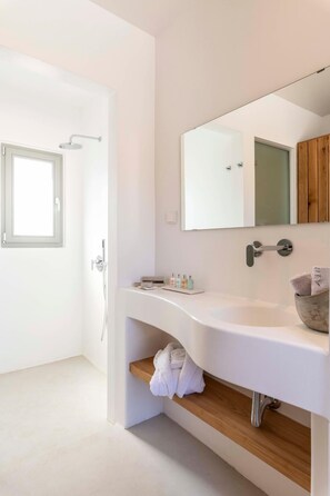 Shower, designer toiletries, bathrobes, towels - Trinity Mykonos (Mykonos)