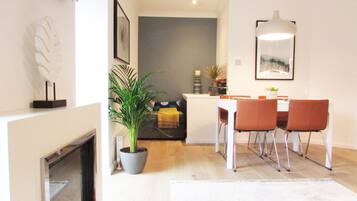 Riverside Gem | Living room | Smart TV