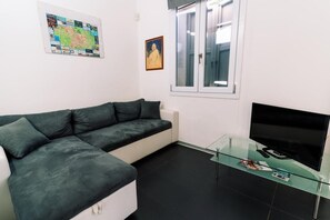 TV - LOFT APARTMENT FOR UP TO 6 PEOPLE (FERRARA)