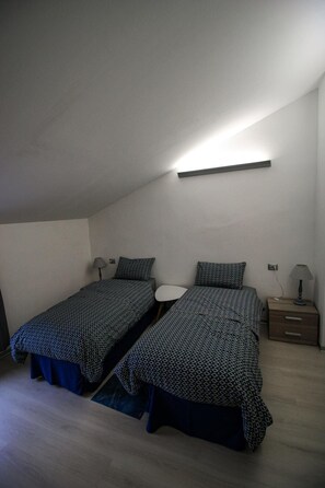 2 bedrooms, WiFi, bed sheets - LOFT APARTMENT FOR UP TO 6 PEOPLE (FERRARA)