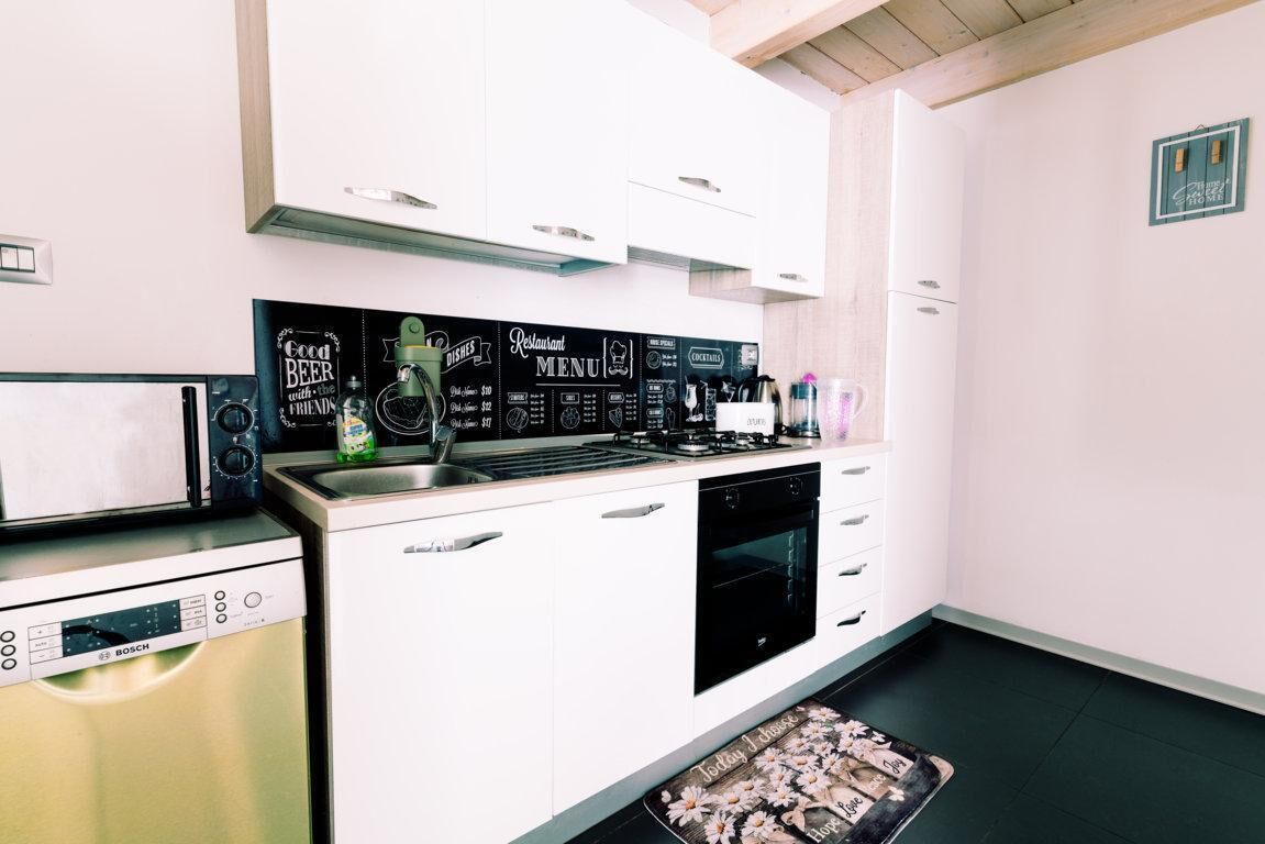 Micro-ondes, four, plaque de cuisson, lave-vaisselle