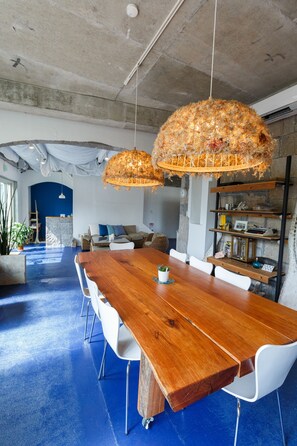 Coin salon dans le hall