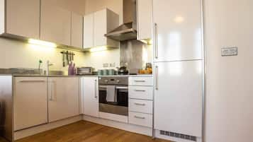 Apartment, 2 Bedrooms | Private kitchen | Oven, stovetop, dishwasher, electric kettle