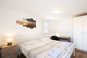 City Apartment | Individually furnished, desk, laptop workspace, free WiFi - Apartments Medved (Koper)