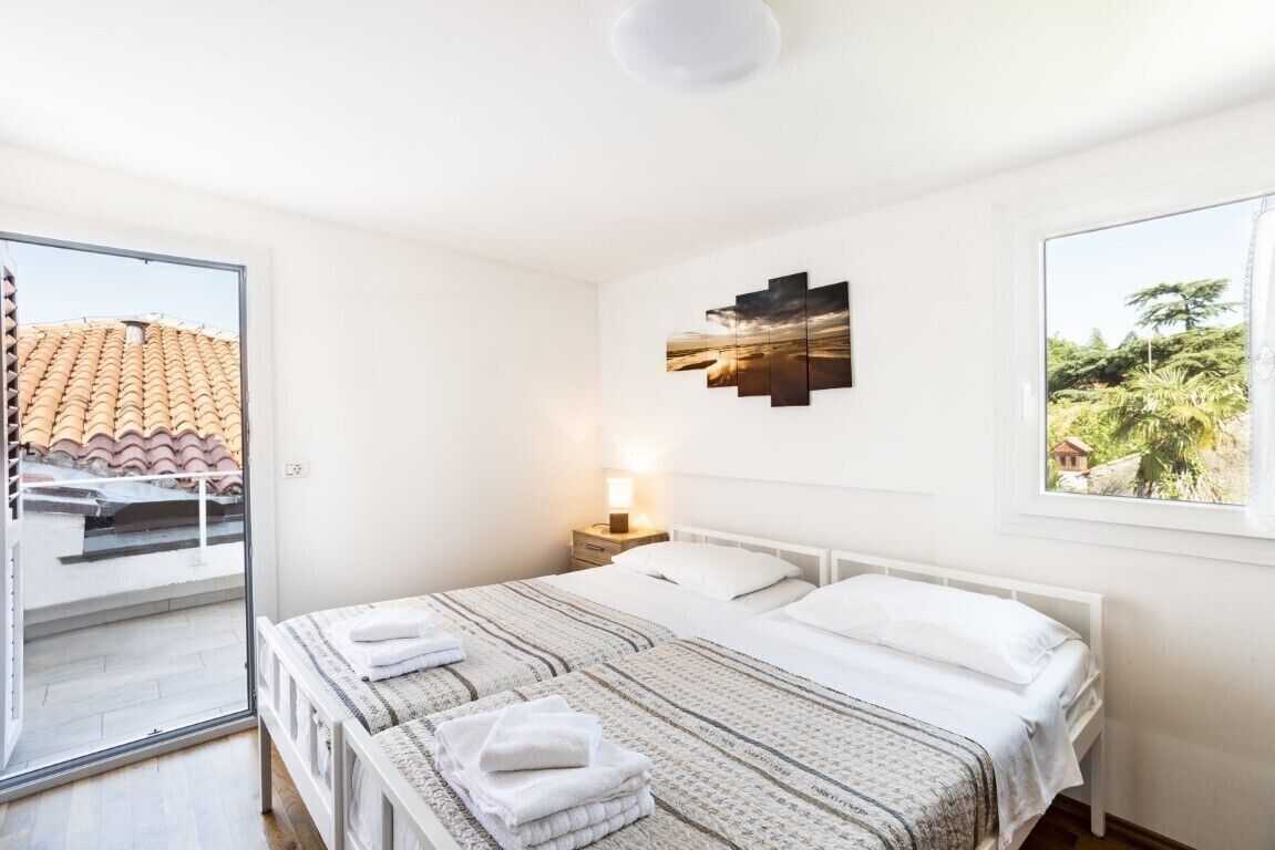 Departamento urbano | Muebles diferentes, escritorio y espacio para trabajar con laptop 