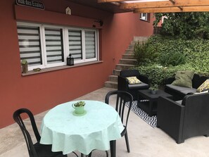 屋外ダイニングエリア