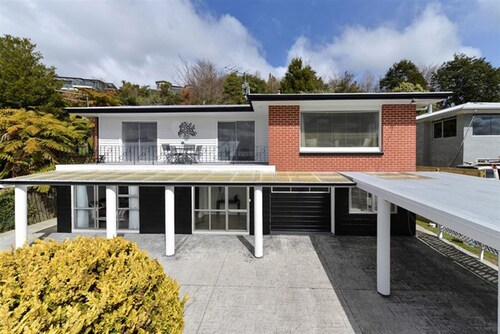 Hillside Heaven Quiet & Comfortable