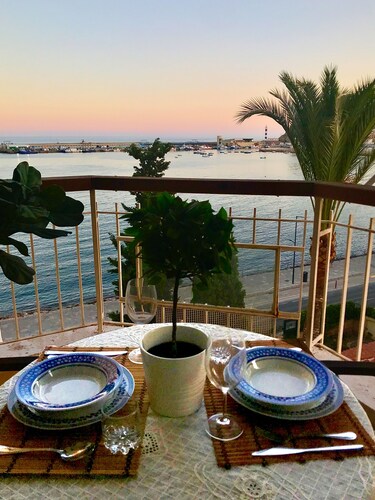 Beachfront house. WIFI. Smart TV