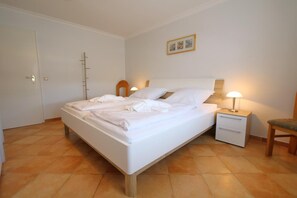 Unclassified image, 3 of 12, button