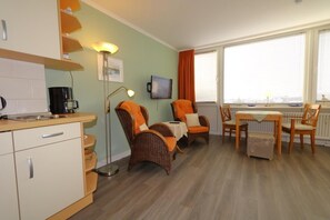 Unclassified image, 2 of 10, button