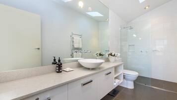 Shower, towels