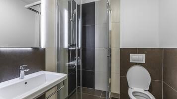 Apartment | Badezimmer | Dusche, Haartrockner, Handtücher, Toilettenpapier