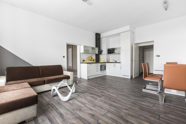 Apartment | Private kitchen | Full-size fridge, microwave, oven, stovetop - Apartsee apartments (Plzen)