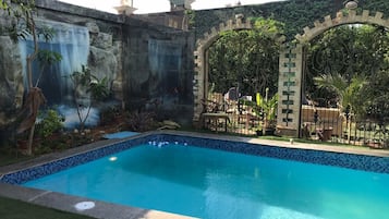 Indoor pool, outdoor pool