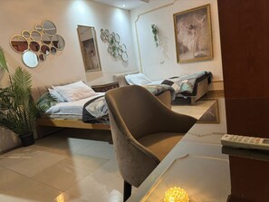 5 bedrooms, desk, iron/ironing board, free WiFi