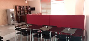 Bar (on property) - Greenwood Court Hotels & Suites (Port Harcourt)