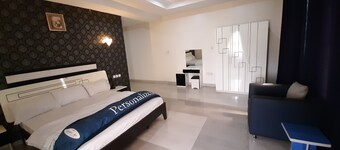Greenwood Court Hotels & Suites
