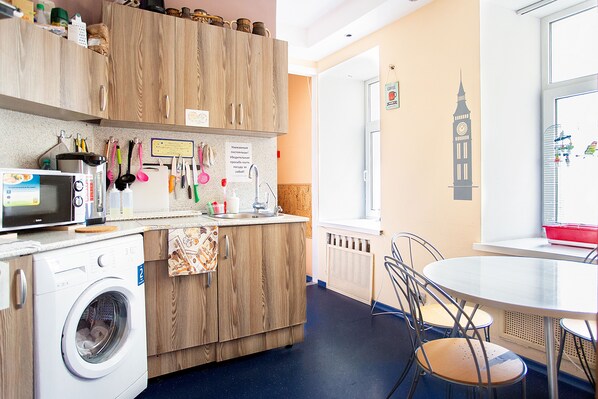 Fridge, microwave, stovetop, cookware/dishes/utensils