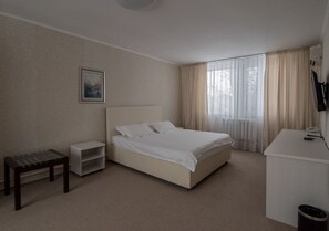 Businesshuoneisto | Allergiatestatut vuodevaatteet, työpöytä