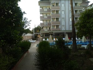 المنشأة من الخارج