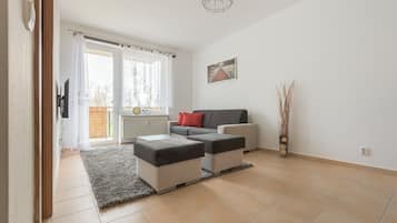 Standard-Apartment, 1 King-Bett und Schlafsofa | Wohnbereich | Fernseher