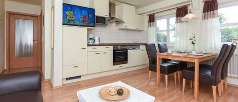 تلفزيون، كرة قدم الطاولة، تنس طاولة، ستيريو