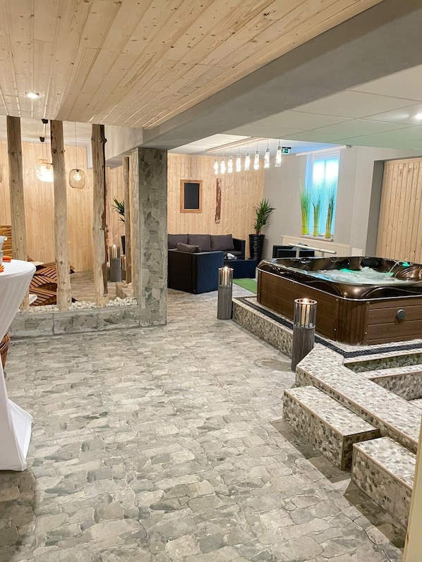 Espace de soins pour les couples, sauna, massages aux pierres chaudes