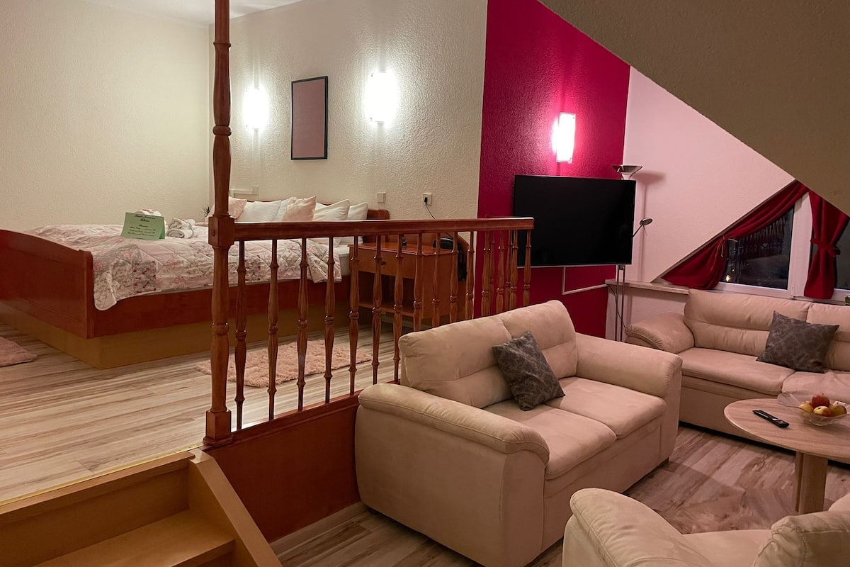 Apartemen Keluarga | Area keluarga | TV layar datar, meja tenis meja, mainan, dan buku