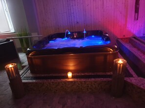 Indoor spa tub