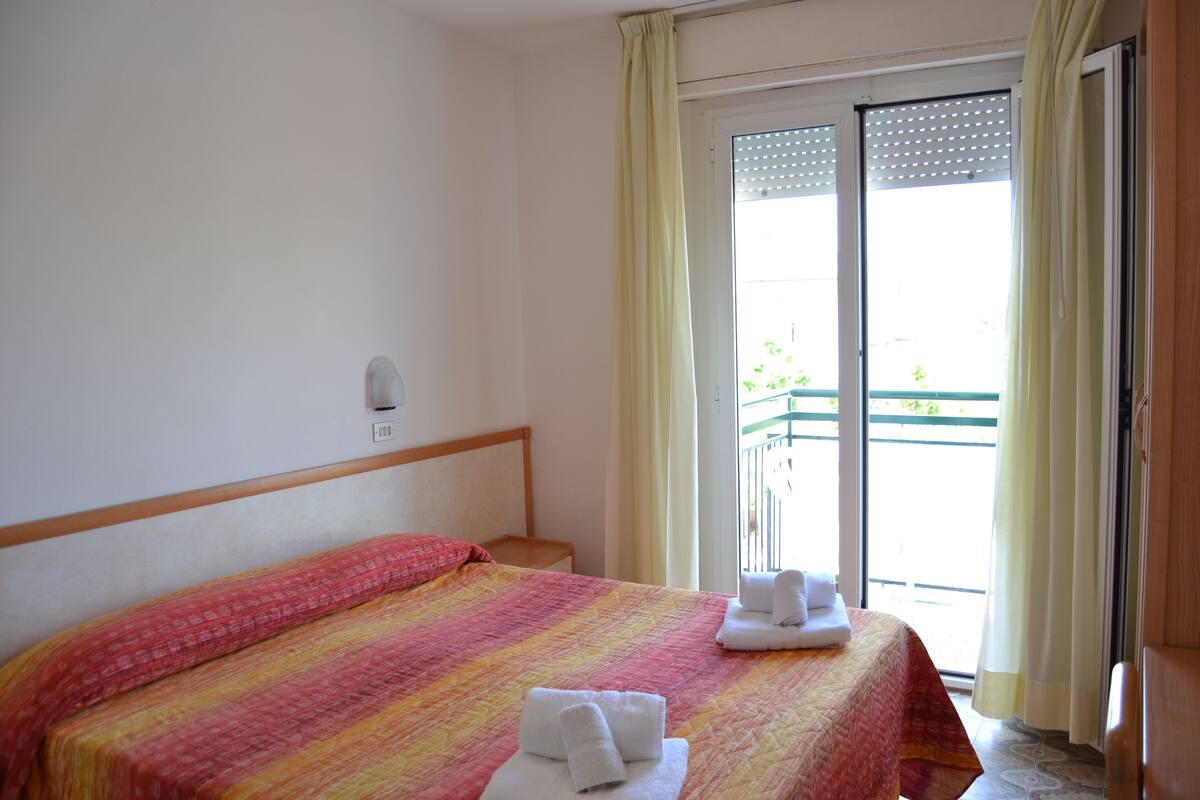 Standard Double or Twin Room, 1 Double Bed | In-room safe, desk, WiFi (free), bed sheets