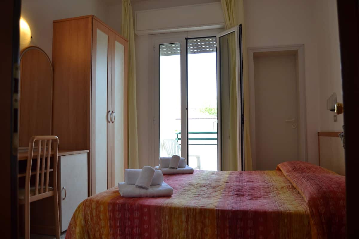 Economy-Doppel- oder -Zweibettzimmer, 1 Doppelbett