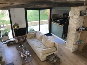 TV, books, stereo, offices