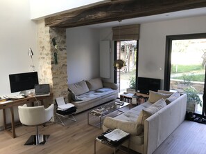 TV, books, stereo, offices