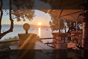 Property grounds - MAGNOLIA by AROKARIA APARTMENTS - 50 meters from the sea (Charakopio)