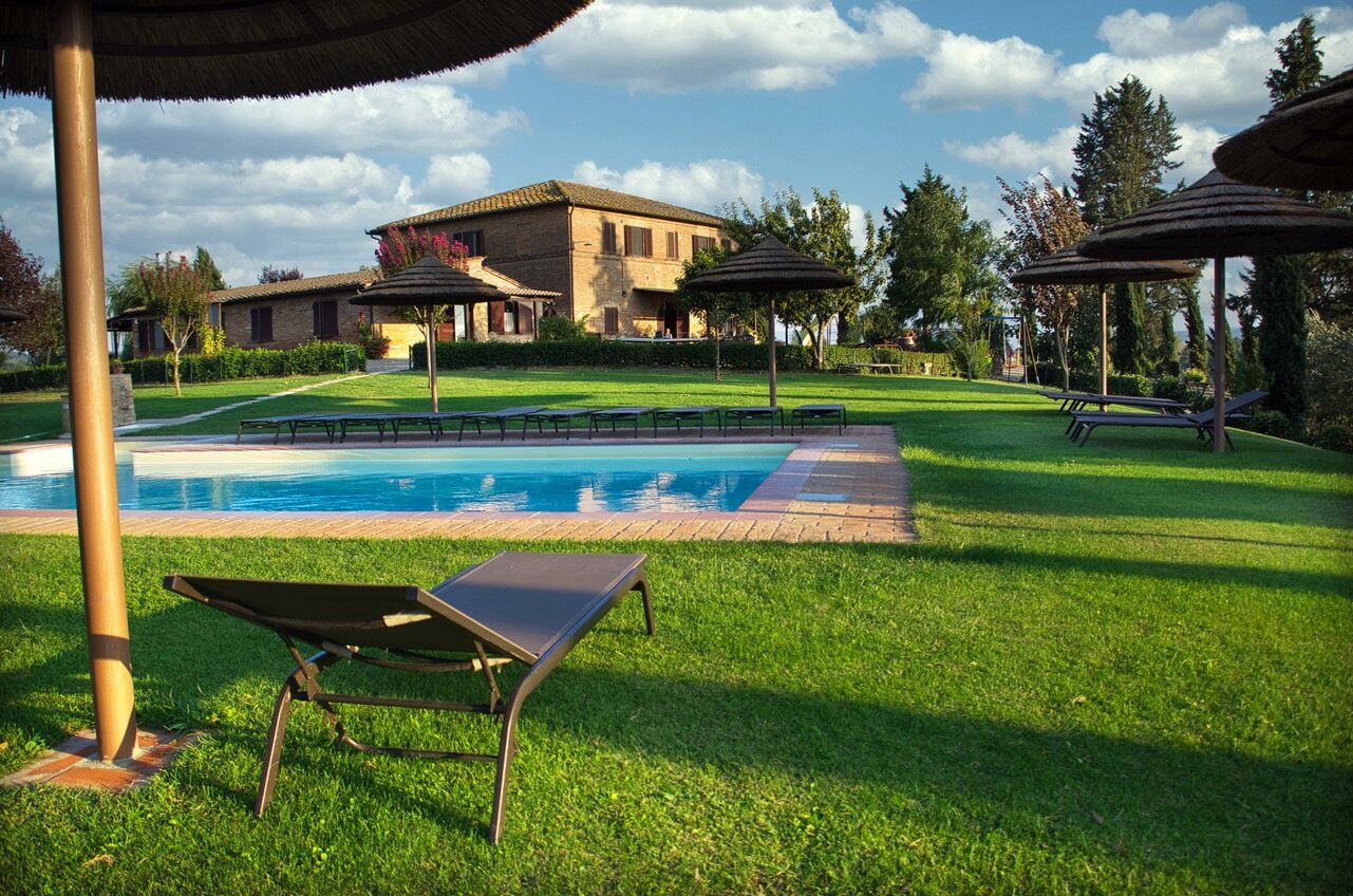 Een seizoensgebonden buitenzwembad