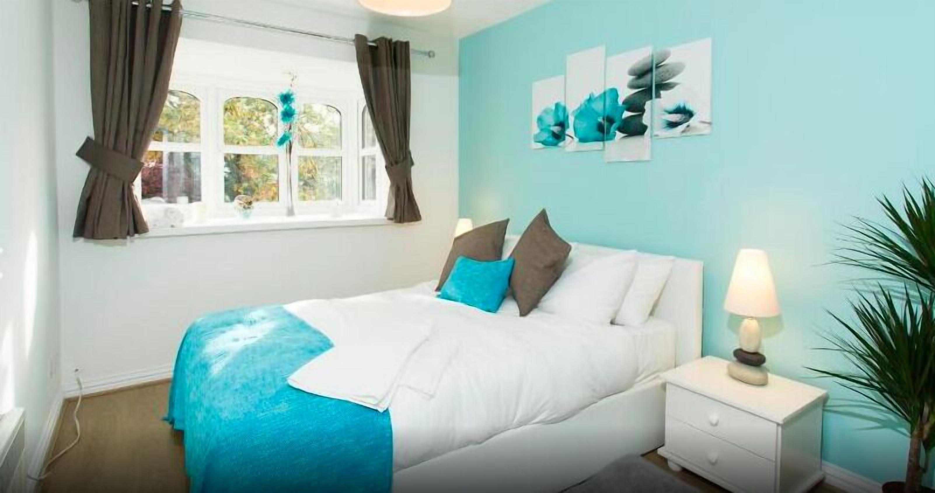 Two-Bedroom Apartment | 2 bedrooms, desk, iron/ironing board, free WiFi