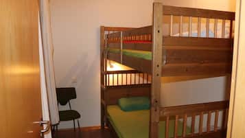 Cabin, 2 Bedrooms | Desk, free cots/infant beds, free WiFi, bed sheets