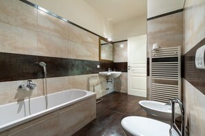 Apartment, 2 Bedrooms | Bathroom | Combined shower/bathtub, rainfall showerhead, hair dryer, bidet - AD Verona Flat (Verona)