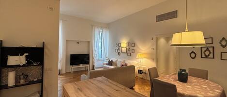 Apartamento, 2 quartos | Área de estar