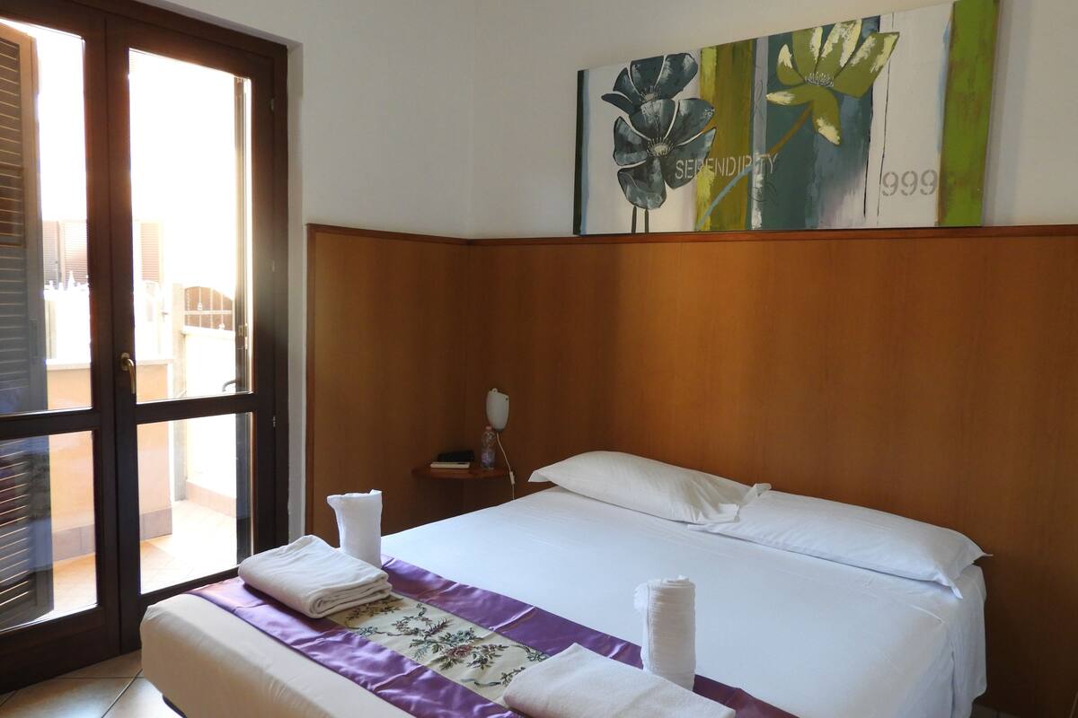 Quarto casal standard, 1 cama de casal | Edredons de pluma, Wi-Fi de cortesia, roupa de cama
